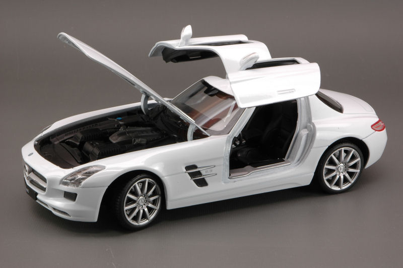 Mercedes Sls AMG 2009 White 1:24 DS Modellismo Mercedes Sls AMG 2009 White scala 1:24 Welly