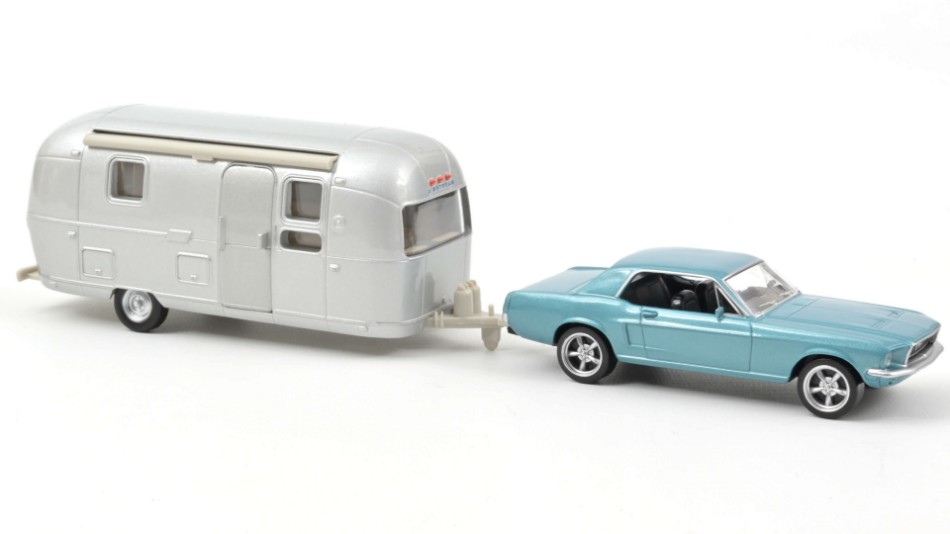 Ford Mustang 1968 Metallic Blue and Airstream Caravan 1:43 DS Modellismo Ford Mustang 1968 Metallic Blue scala 1:43
