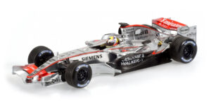 McLAREN MP4/21 Juan Pablo Montoya scala 1/18