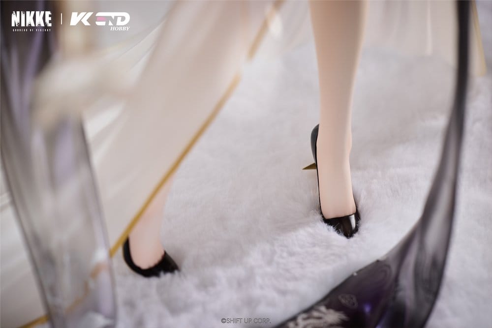 Goddess of Victory: Nikke PVC Figure 1/4 Crown: Glorious Flower 38 cm DS Modellismo Goddess Victory: Nikke PVC Figure scala 1/4