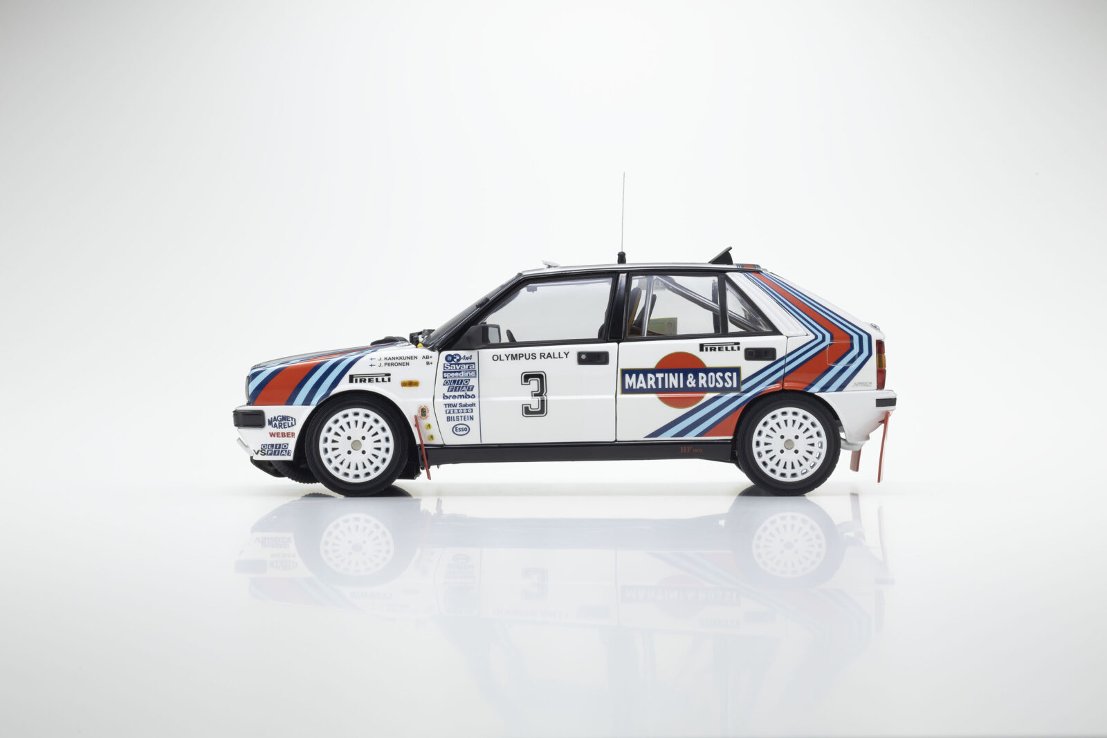Lancia Delta HF 4WD "MARTINI & ROSSI" #3 DS Modellismo Lancia Delta HF 4WD "MARTINI scala 1:18