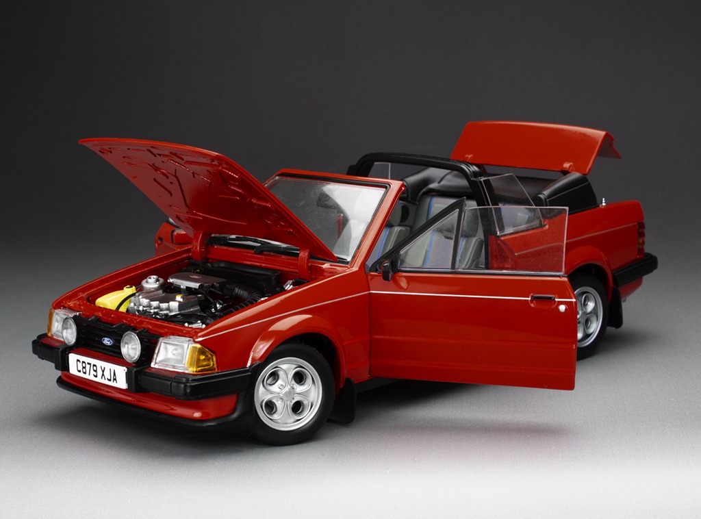 Ford Escort XR3i Cabriolet DS Modellismo Ford Escort XR3i Cabriolet scala 1:18