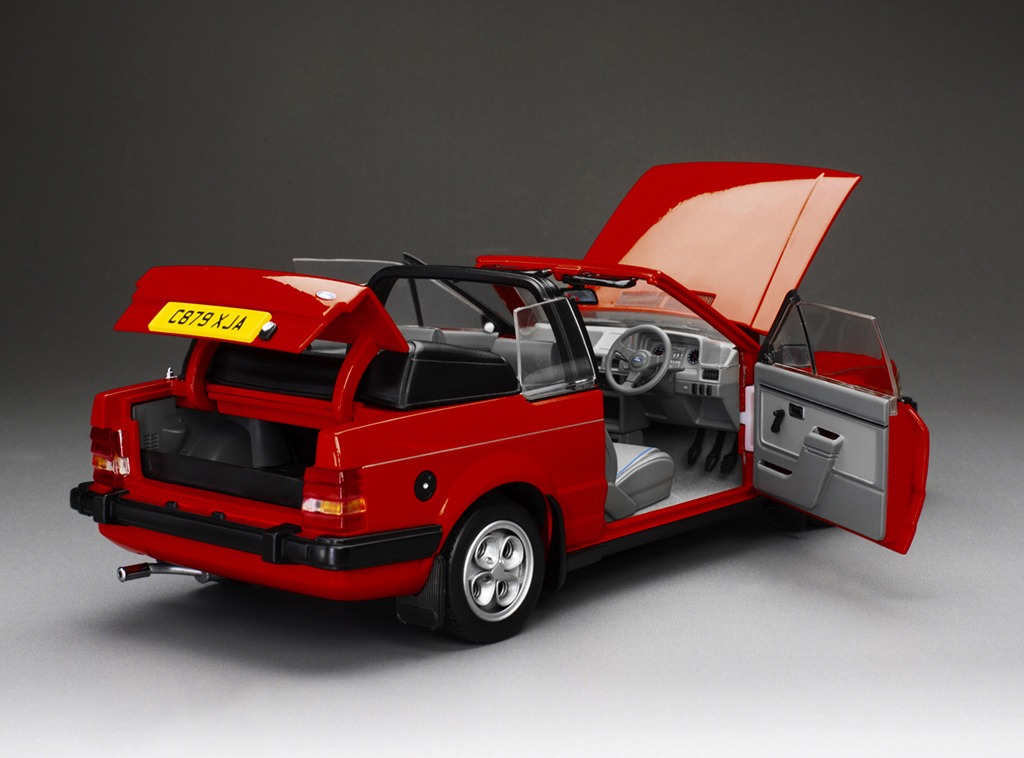 Ford Escort XR3i Cabriolet DS Modellismo Ford Escort XR3i Cabriolet scala 1:18