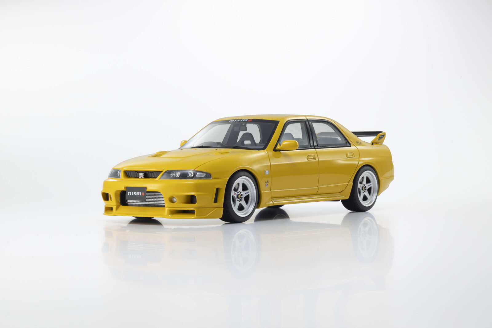Nissan Skyline GT-R Autech Ver. Tuned - NISMO DS Modellismo Nissan Skyline GT-R Autech Ver. scala 1:18