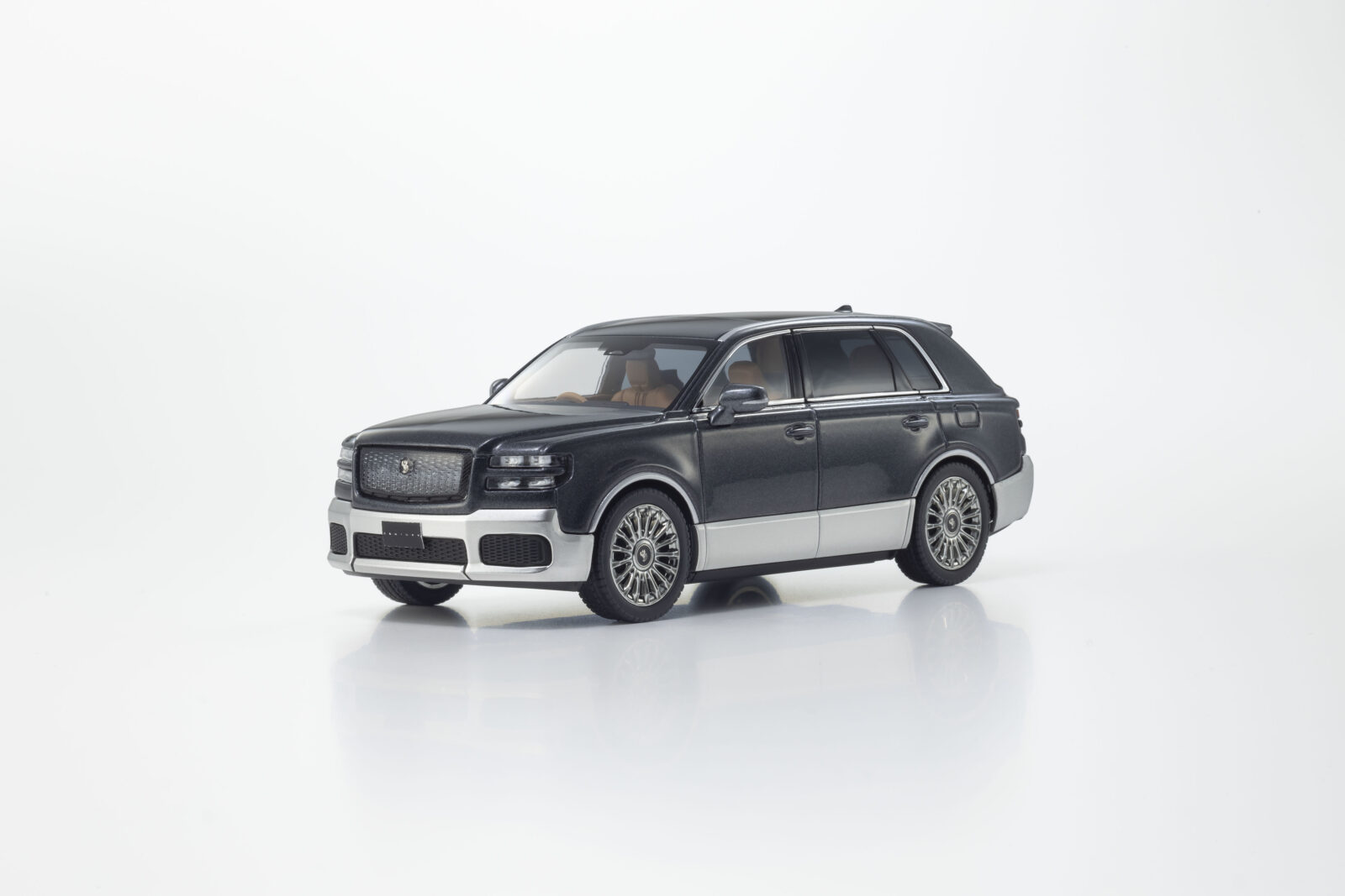 Toyota Century DS Modellismo Toyota Century scala 1:43 Kyosho