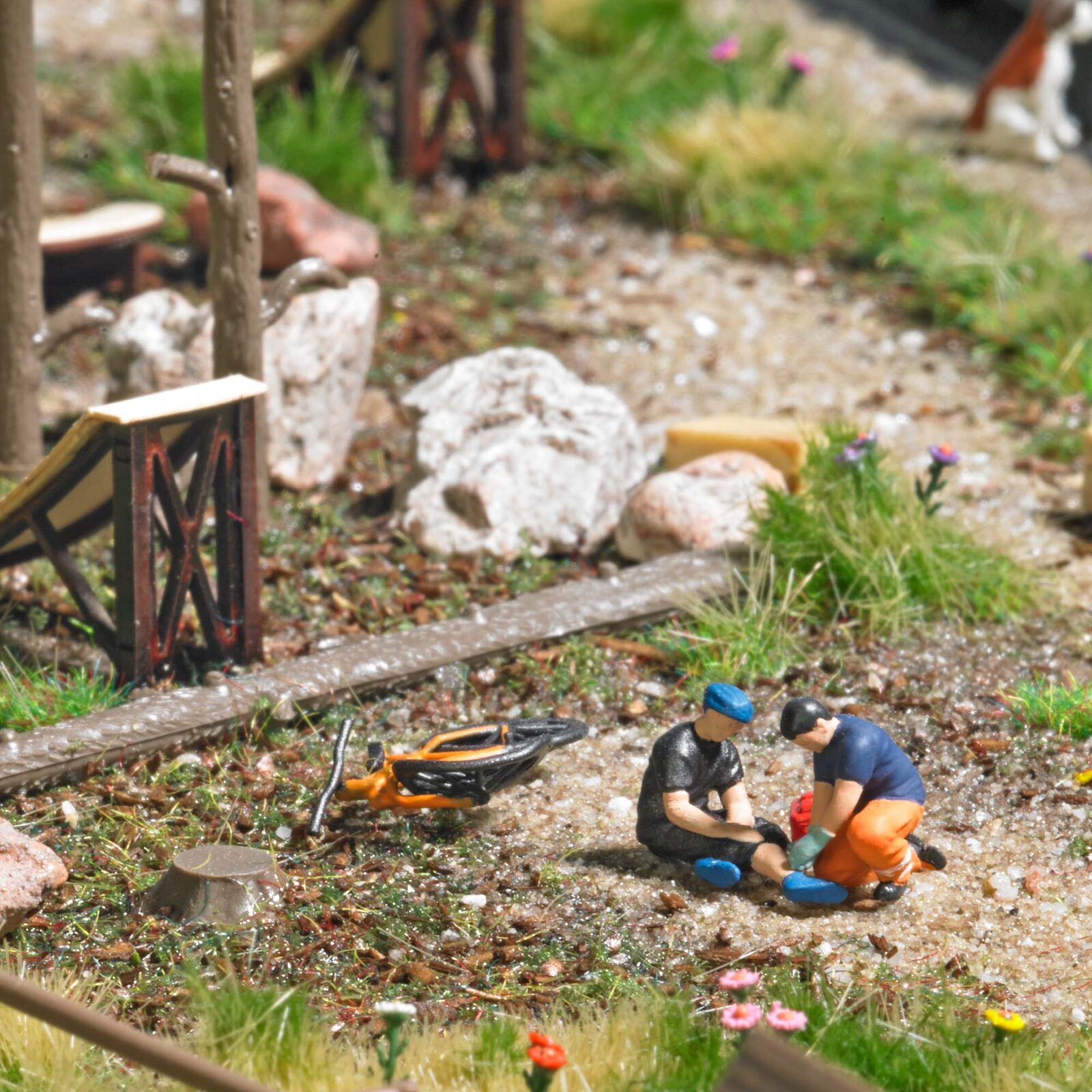 Set d'azione: Incidente in bicicletta Scala H0 DS Modellismo Set d'azione: Incidente scala H0