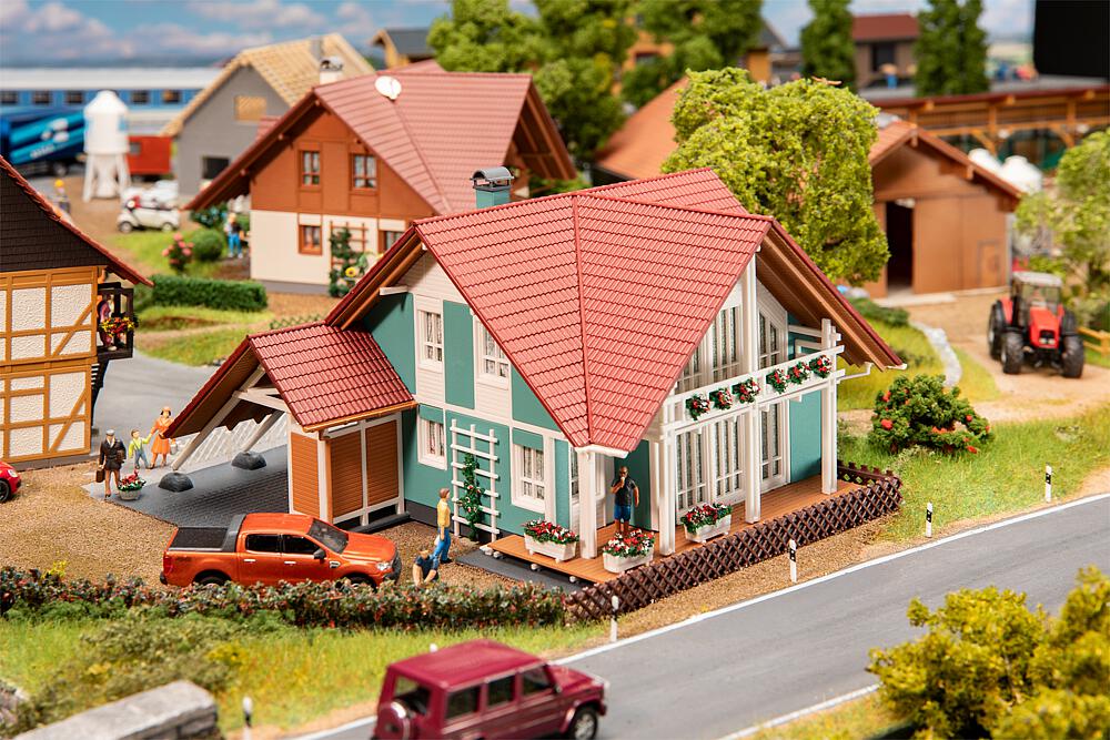 Casa residenziale con posto auto coperto Scala H0 DS Modellismo Casa residenziale posto auto scala H0