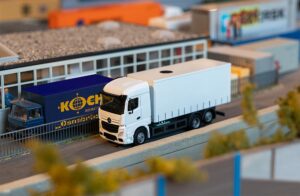 Car System Digital MB Actros Truck scala H0