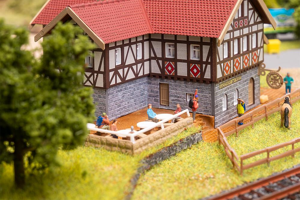Locanda "Zur Post" con Birreria all'Aperto Scala N DS Modellismo Locanda "Zur Post" Birreria scala N