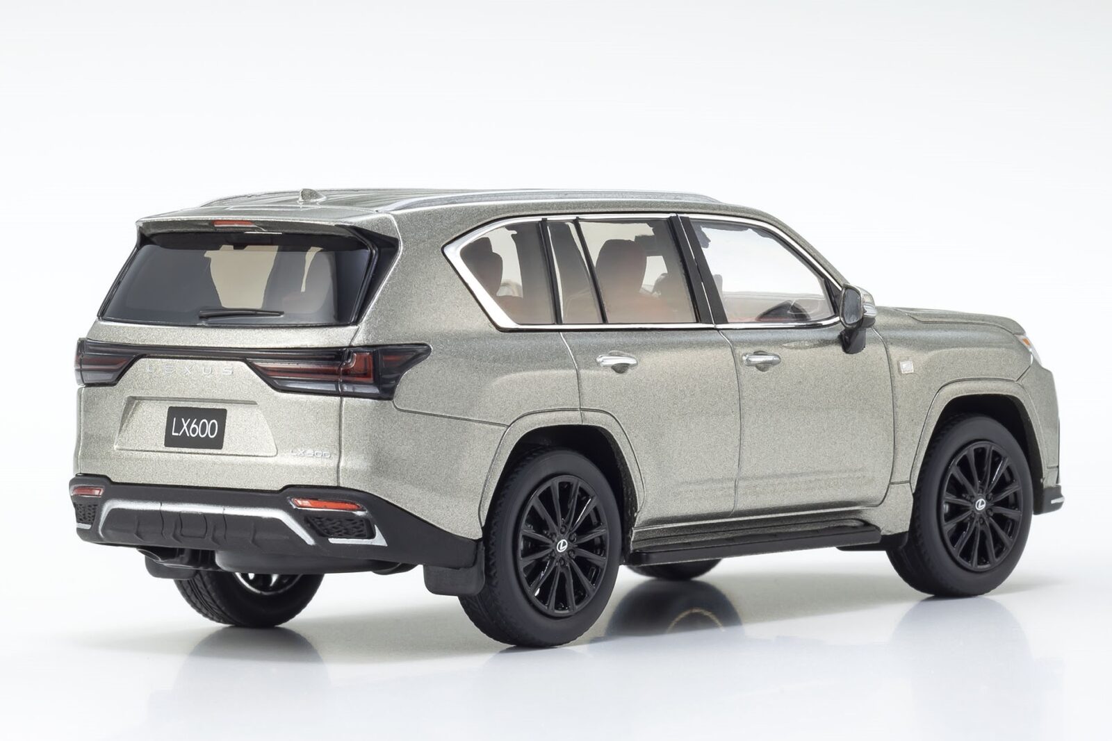 Lexus LX 600 F Sport DS Modellismo Lexus LX 600 F Sport scala 1:43 Kyosho