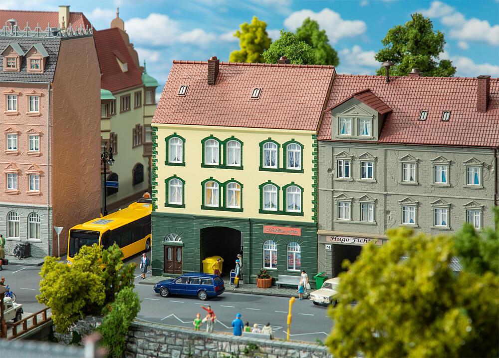 Casa di città con negozio di modellismo Scala H0 DS Modellismo Casa di città negozio di modellismo scala H0