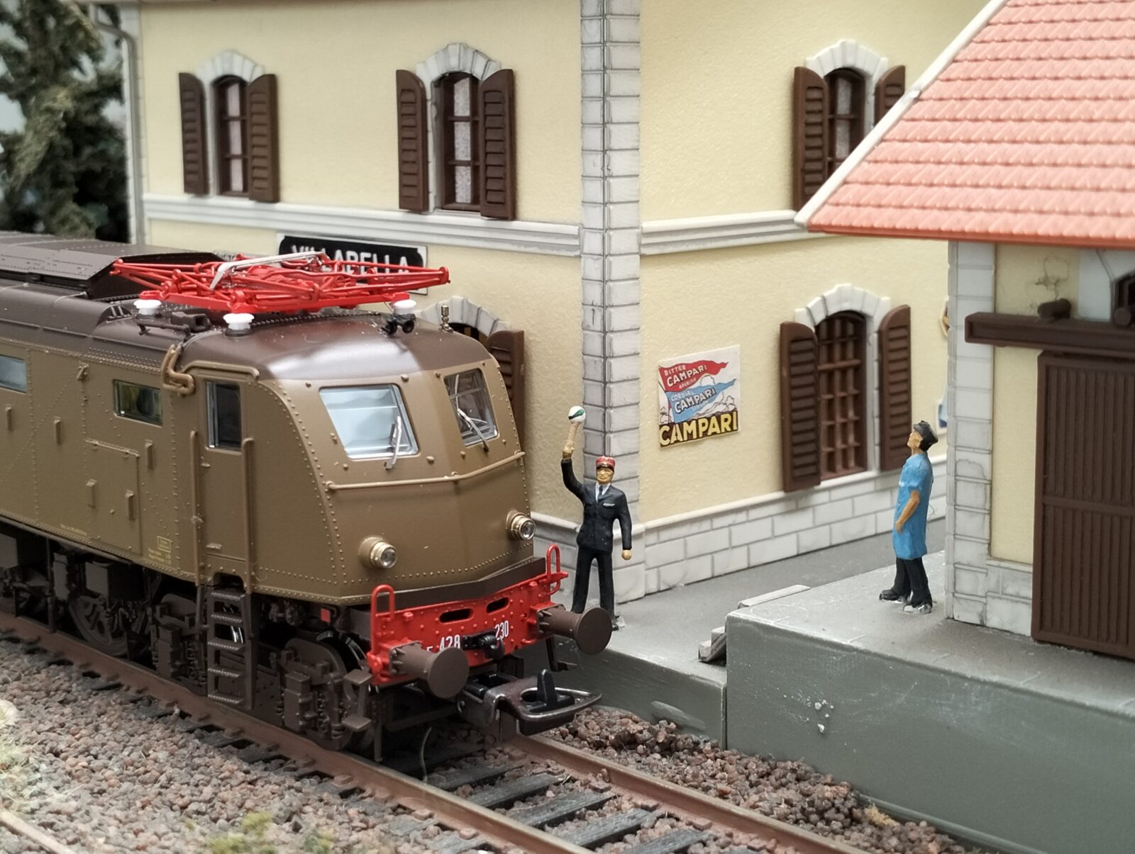 Locomotiva Elettrica E.428.230 Aerodinamica 3^ Serie FS Epoca III Scala H0 DS Modellismo Locomotiva Elettrica E.428.230 scala H0