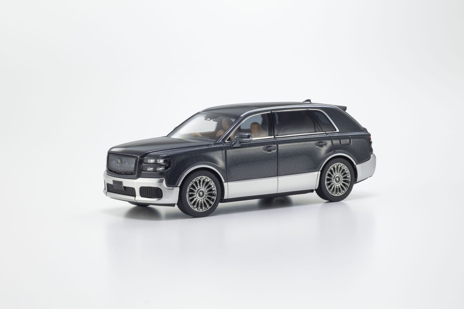 Toyota Century DS Modellismo Toyota Century scala 1:43 Kyosho