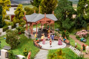 Gazebo musicale figure danzanti scala H0