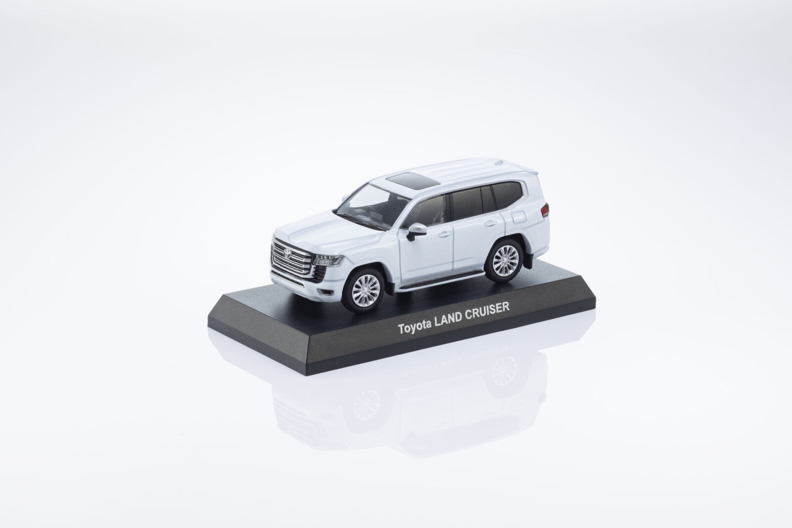 Toyota Land Cruiser 300 + Libro DS Modellismo Toyota Land Cruiser 300 Libro scala 1:64