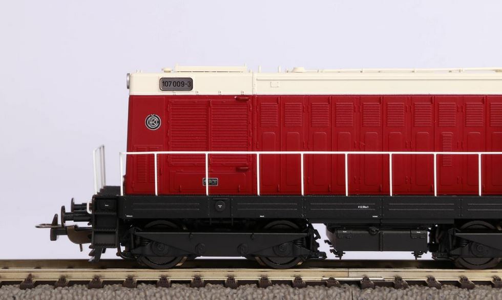 Locomotiva Diesel Gruppo 107 DR Epoca IV, incl. decoder compatibile mfx Scala H0 DS Modellismo Locomotiva Diesel Gruppo 107 DR scala H0