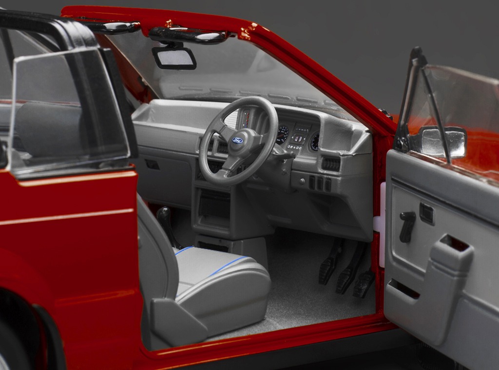 Ford Escort XR3i Cabriolet DS Modellismo Ford Escort XR3i Cabriolet scala 1:18