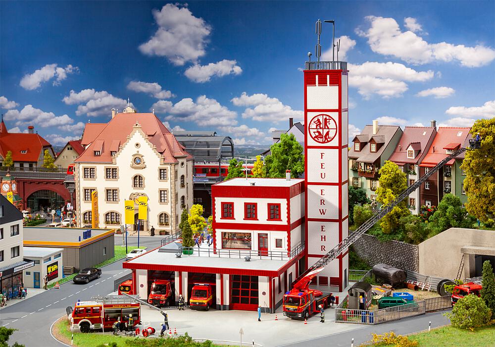 Caserma moderna dei vigili del fuoco Scala H0 DS Modellismo Caserma moderna dei vigili scala H0