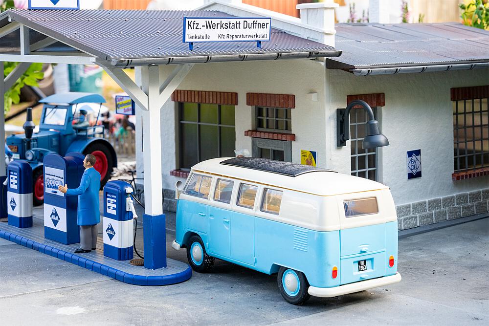 Stazione di Servizio con Officina Scala G DS Modellismo Stazione di Servizio Officina scala G Faller