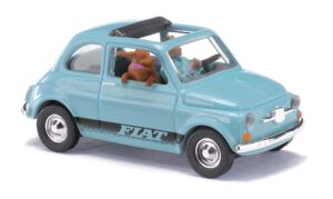 Fiat 500 autista e cane scala H0 Busch