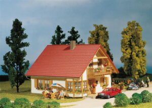 Casa romantica scala H0 Faller