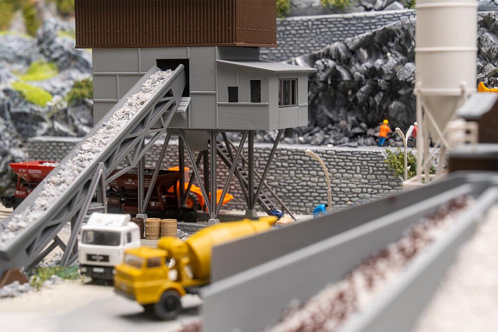 Impianto di betonaggio con silo di carico della ghiaia Scala N DS Modellismo Impianto di betonaggio silo scala N