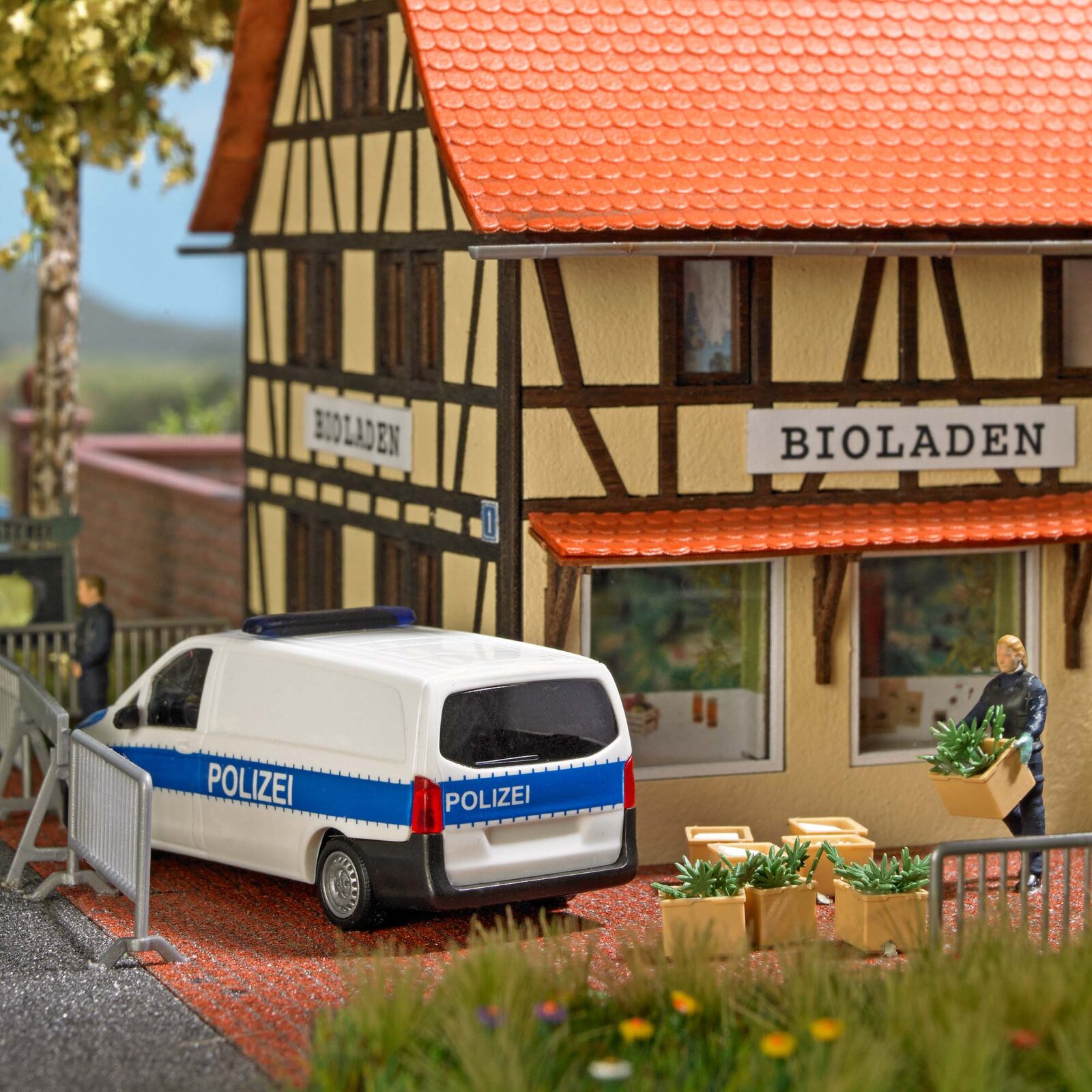 Set d'azione: Raid alla canapa Scala H0 DS Modellismo Set d'azione: Raid alla canapa scala H0