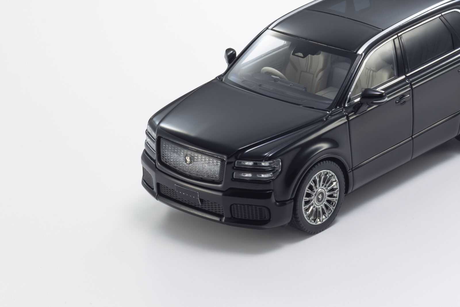 Toyota Century DS Modellismo Toyota Century scala 1:43 Kyosho