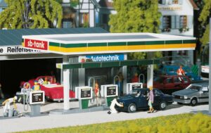 Pompe di benzina coperte scala H0 Faller