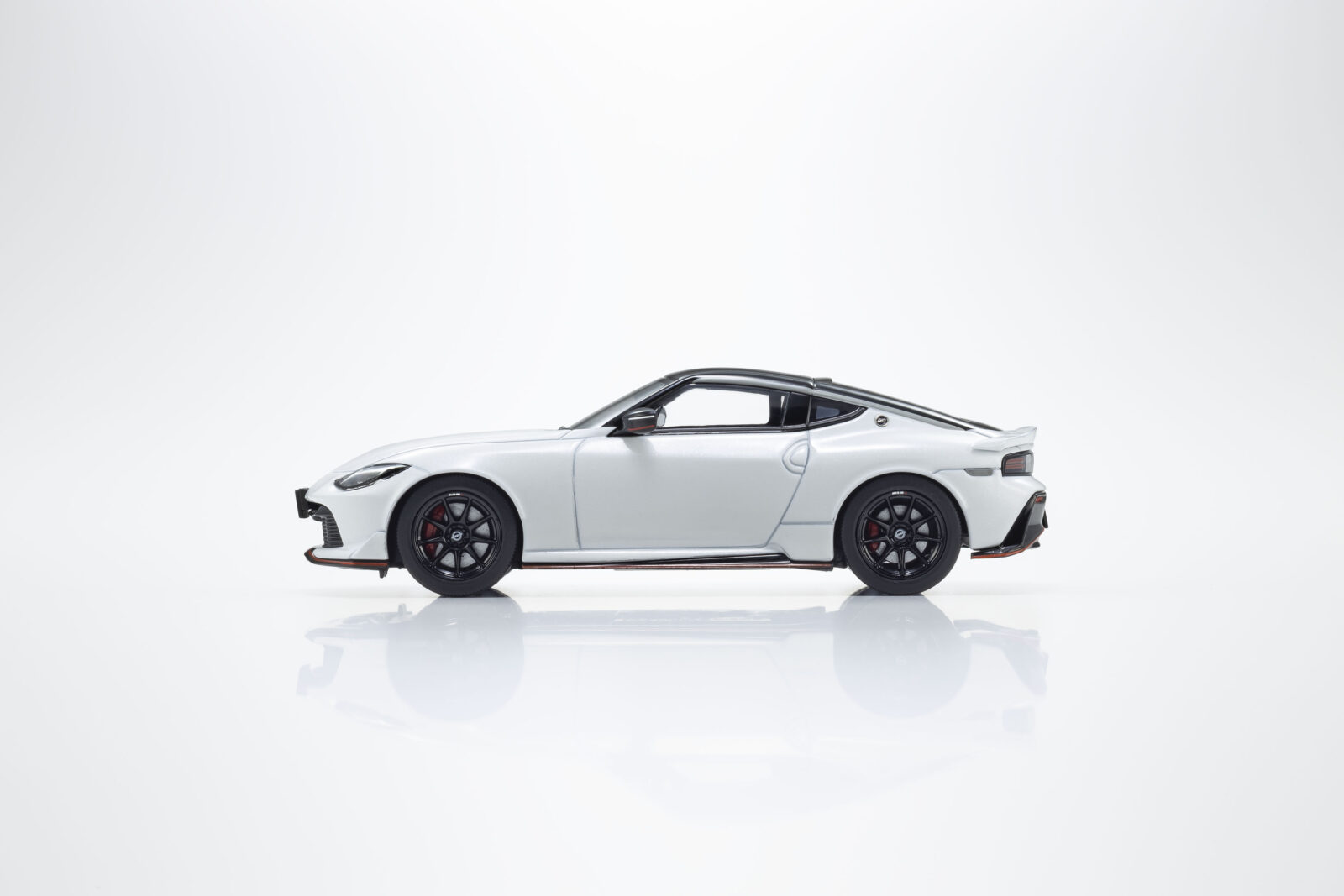 Nissan Fairlady Z Nismo 2024 DS Modellismo Nissan Fairlady Z Nismo scala 1:43 Kyosho