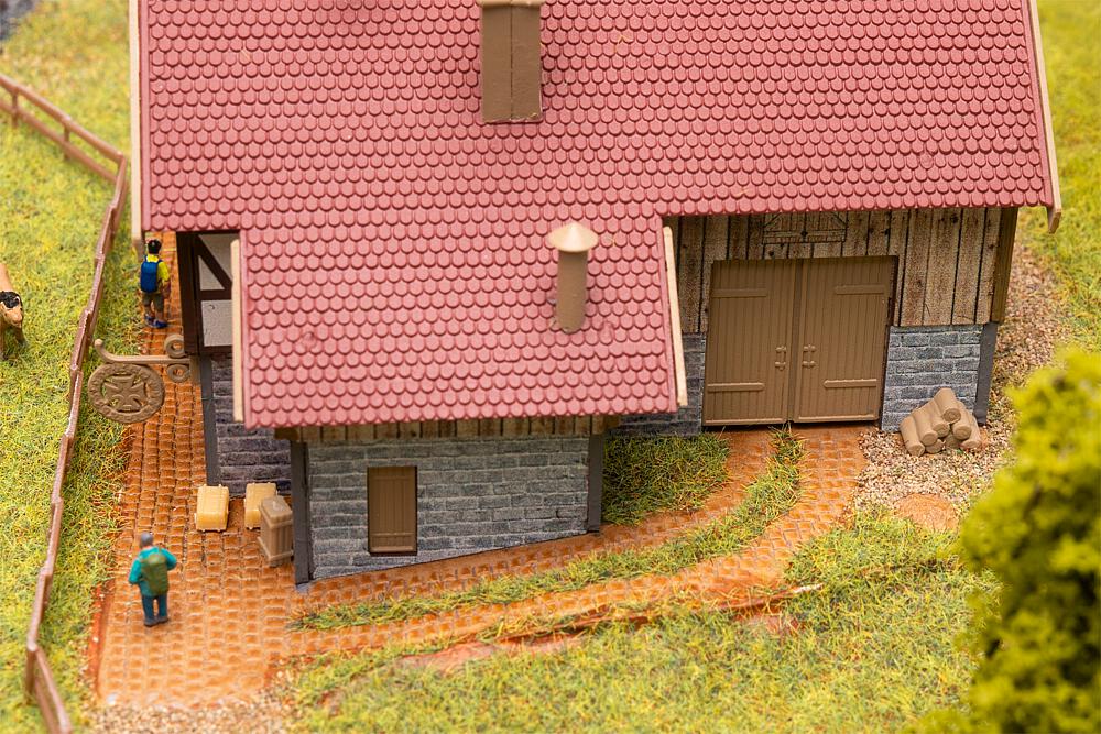 Locanda "Zur Post" con Birreria all'Aperto Scala N DS Modellismo Locanda "Zur Post" Birreria scala N