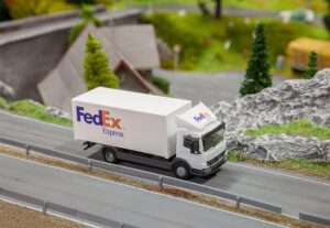 Autocarro MB Atego 04 FedEx (HERPA) scala H0