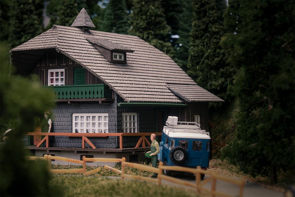 Casa della Foresta Nera con figura - Modello Commemorativo Scala H0 DS Modellismo Casa della Foresta Nera figura scala H0