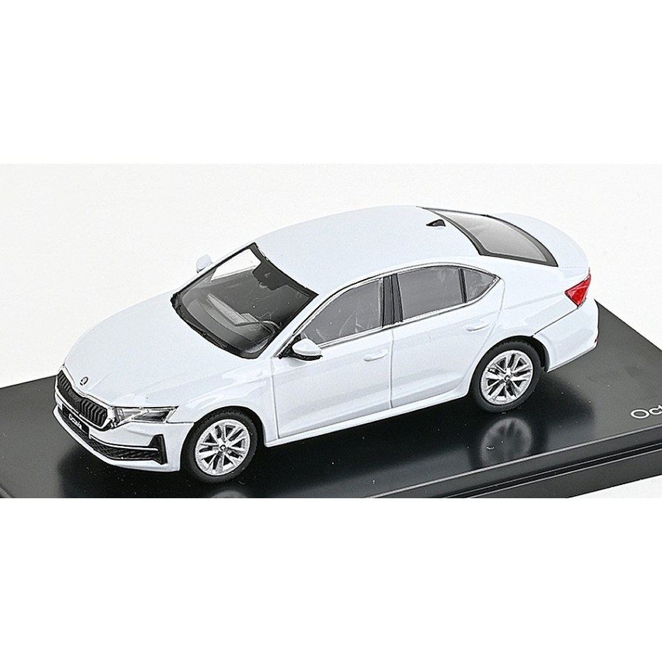 Skoda Octavia IV FL 2024 Moon White Metallic 1:43 DS Modellismo Skoda Octavia IV FL 2024 Moon White Metallic 1:43