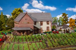 Cantina per vini scala H0 Faller