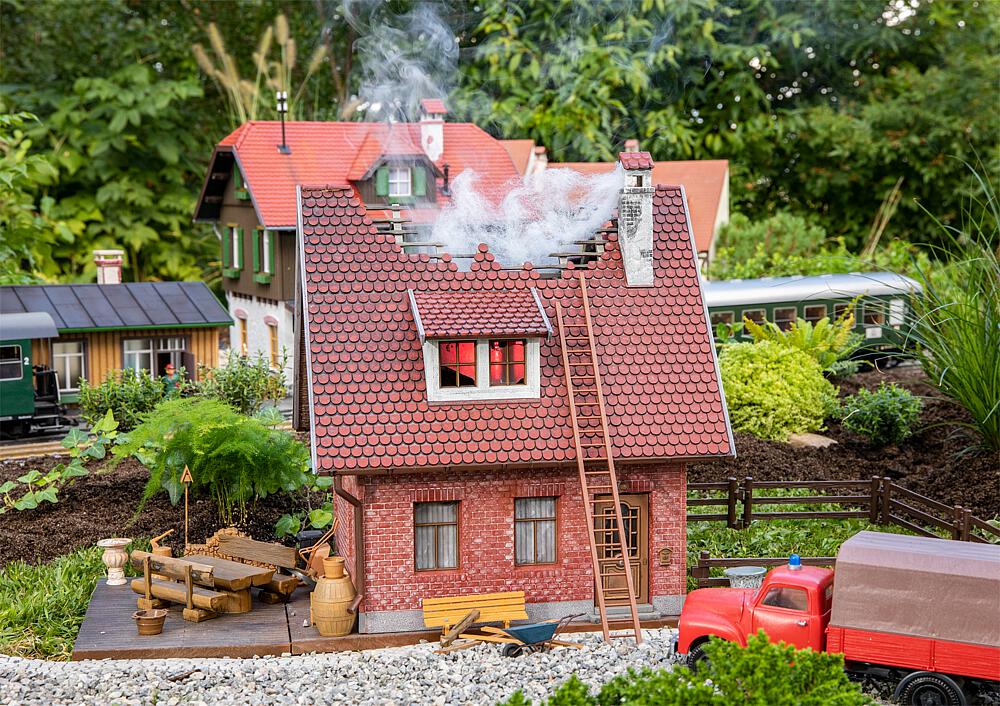 Casa in mattoni di clinker in fiamme Scala G DS Modellismo Casa in mattoni di clinker in fiamme scala G