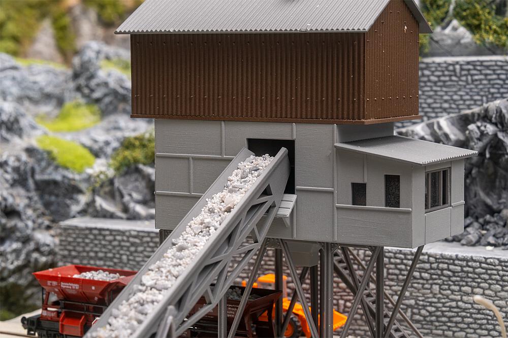 Impianto di betonaggio con silo di carico della ghiaia Scala N DS Modellismo Impianto di betonaggio silo scala N