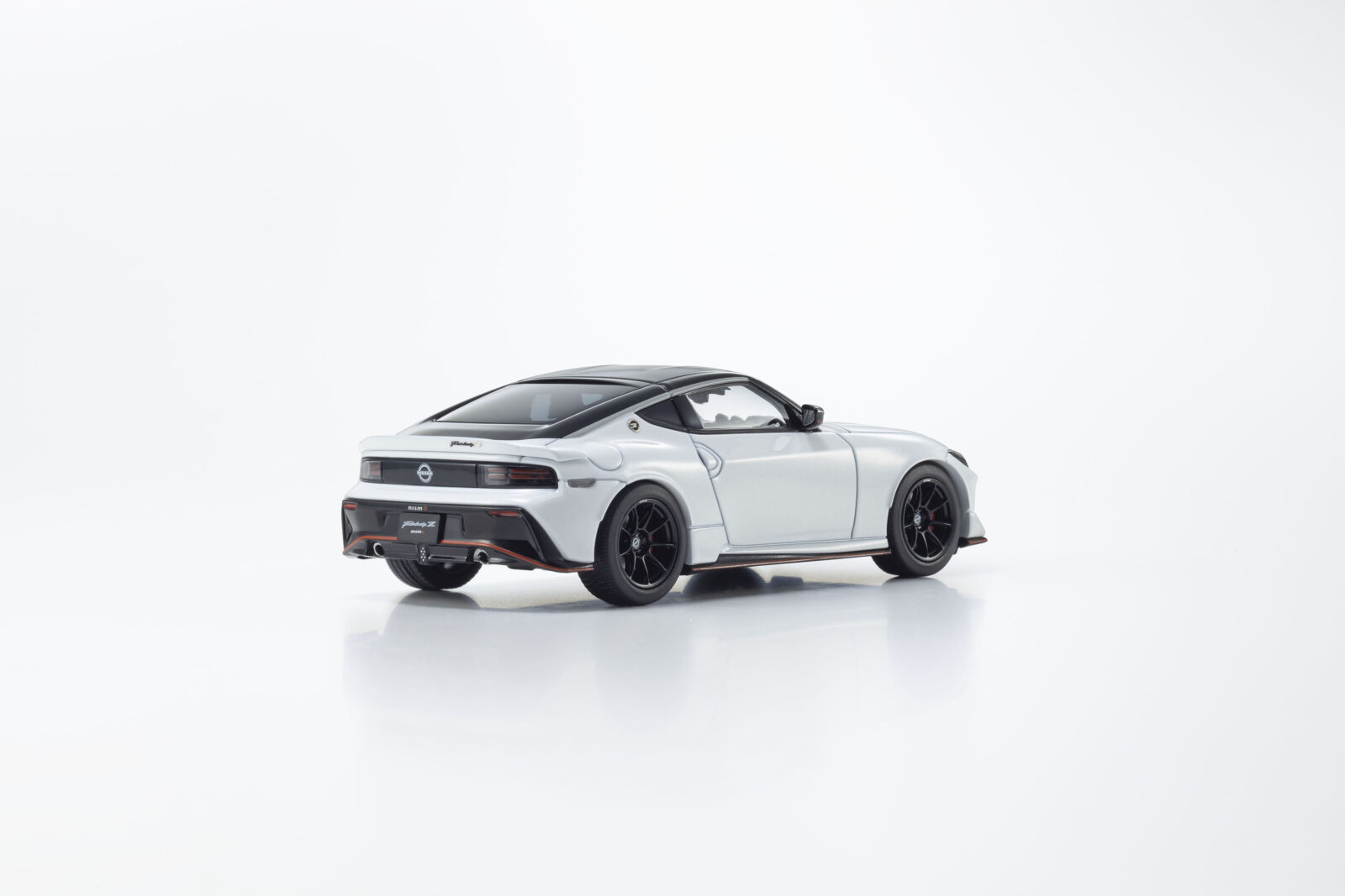 Nissan Fairlady Z Nismo 2024 DS Modellismo Nissan Fairlady Z Nismo scala 1:43 Kyosho