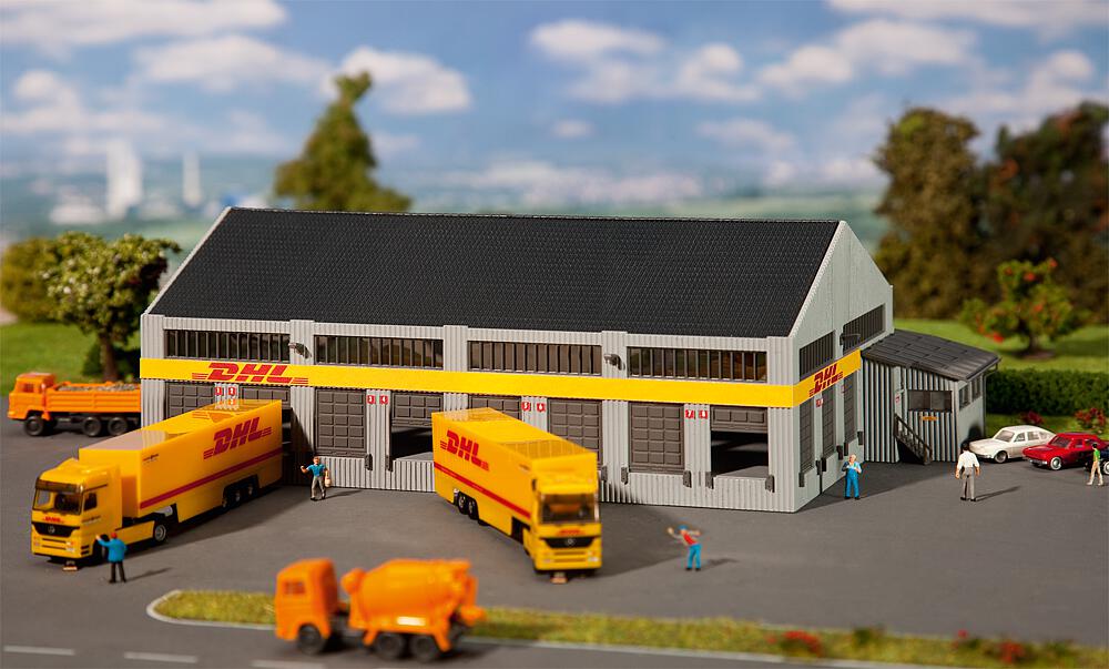 Centro Logistico DHL con figure Scala N DS Modellismo Centro Logistico DHL figure scala N Faller