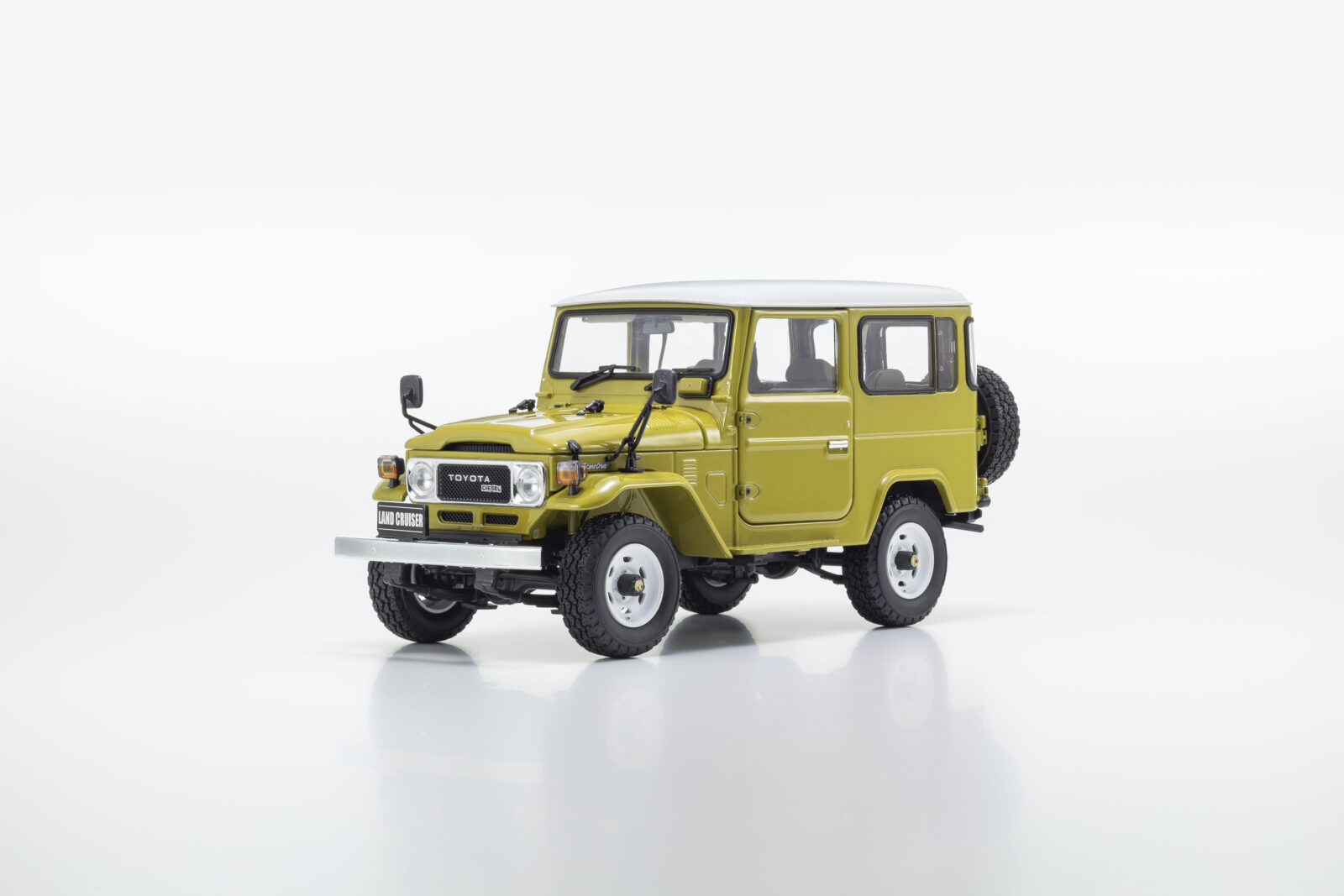 Toyota Land Cruiser 40 Van DS Modellismo Toyota Land Cruiser 40 Van scala 1:18 Kyosho