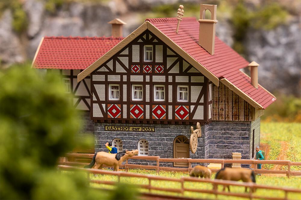 Locanda "Zur Post" con Birreria all'Aperto Scala N DS Modellismo Locanda "Zur Post" Birreria scala N