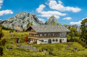Grande Fattoria Alpina scala H0 Faller