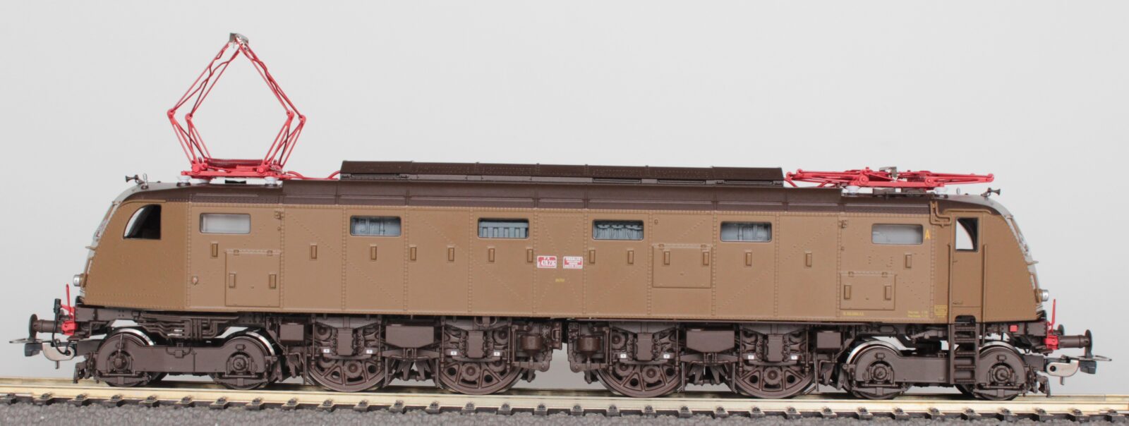 Locomotiva Elettrica E.428.236 FS di Terza Serie Aerodinamica Epoca IV (Esclusiva eMMemodels) Scala H0 DS Modellismo Locomotiva Elettrica E.428.236 FS scala H0