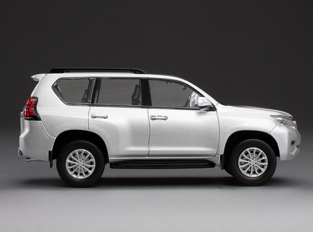 Toyota Land Cruiser Prado 2018 DS Modellismo Toyota Land Cruiser Prado scala 1:43 Vitesse