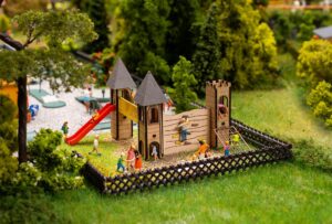 Parco giochi scala H0 Faller
