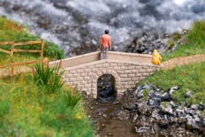 Piccolo ponte in pietra scala H0 Faller