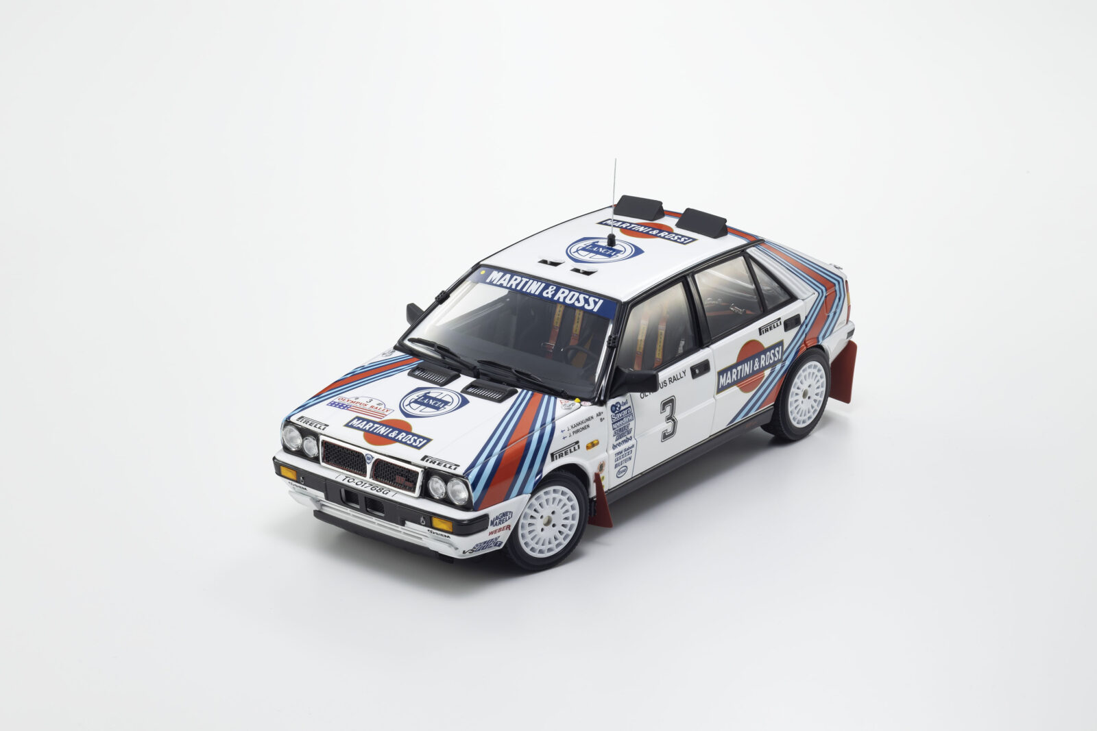 Lancia Delta HF 4WD "MARTINI & ROSSI" #3 DS Modellismo Lancia Delta HF 4WD "MARTINI scala 1:18