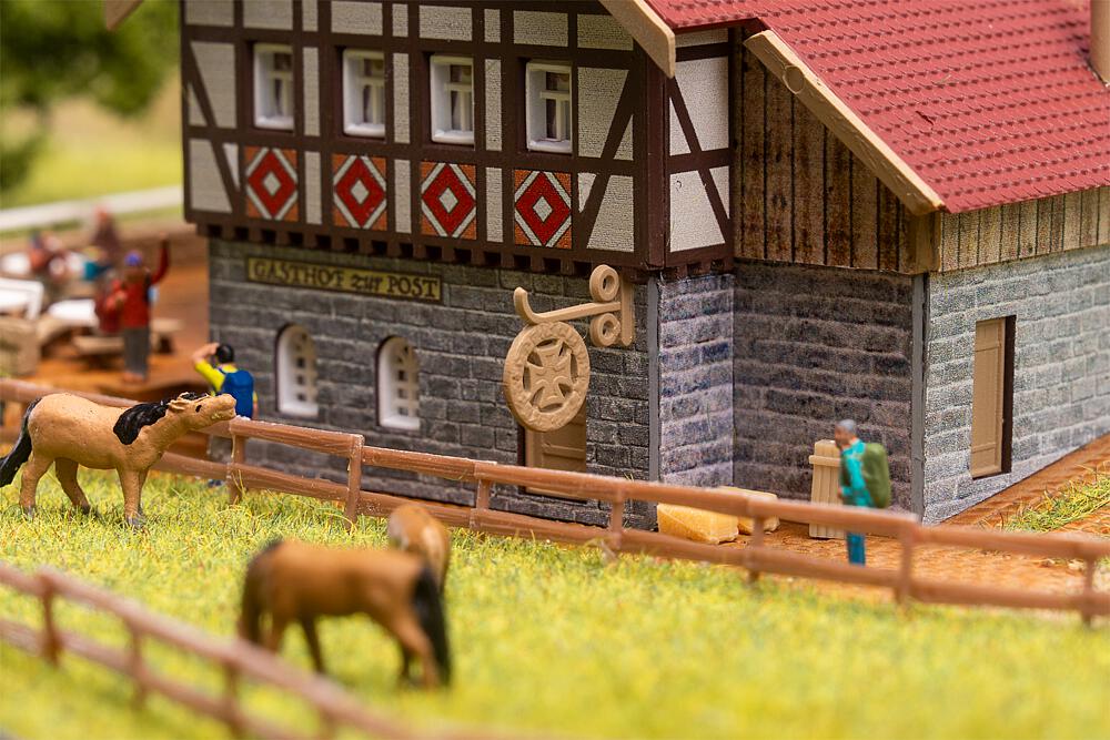 Locanda "Zur Post" con Birreria all'Aperto Scala N DS Modellismo Locanda "Zur Post" Birreria scala N