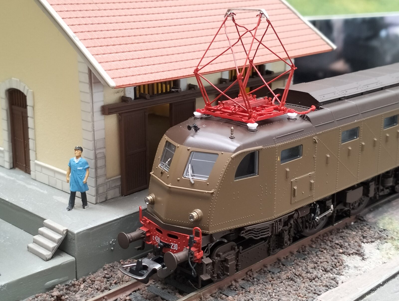 Locomotiva Elettrica E.428.230 Aerodinamica 3^ Serie FS Epoca III Scala H0 DS Modellismo Locomotiva Elettrica E.428.230 scala H0