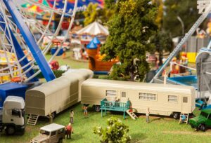 Set caravan da fiera II scala H0 Faller